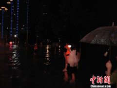澳门星际官网荆门市掇刀区凤凰湿地公园路段严重积水